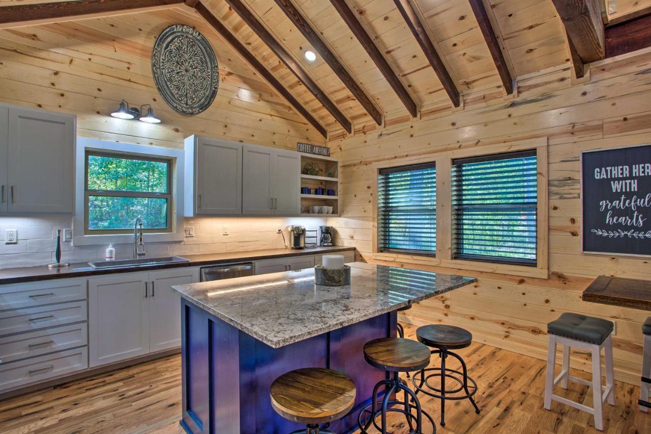 Luxe Broken Bow Cabin Game Room, Fire Pit And Deck! Extérieur photo