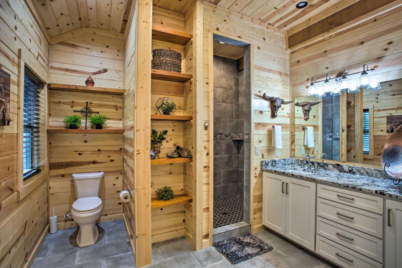 Luxe Broken Bow Cabin Game Room, Fire Pit And Deck! Extérieur photo